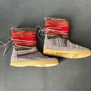 Toms Nepal Red and Gray Fair Isle Lace Up Boots